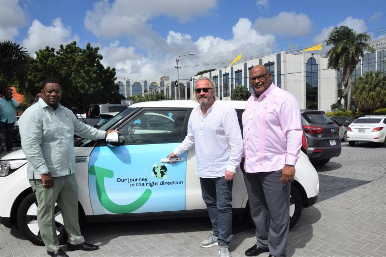 Teaser image for TUI investeert in laadpalen voor elektrische auto's op Curaçao, Bonaire en Aruba